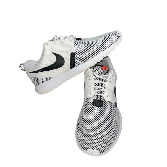 (25111) Nike Roshe Run Breeze Running Shoes Men's Size 9.5 White Black EUC - Picture 1 of 7